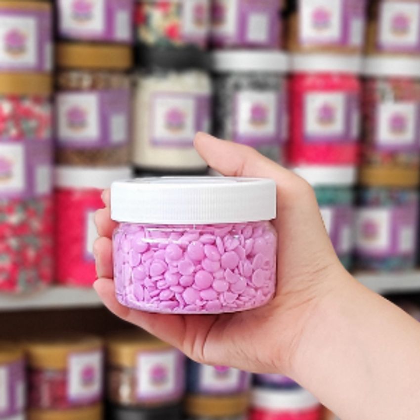 یک بسته 100 گرمی وکس مرواریدی گلس (پوست حساس) پاسخگو 2 مرتبه اصلاح صورت و یا 1 مرتبه اصلاح دست ها، پاها ، بیکینی و یا زیربغل است. این وکس دارای بافت کاملا ژله ای شکل و بسیار نرم است که جز معروف ترین دسته وکس در جهان شناخته میشود.

وکس مرواریدی گلس (پوست حساس) مخصوص پوست های فوق حساس است بنابراین اگر پوست حساس و مستعد به جوشی دارید این مدل وکس برای شما کاملا مناسب است.
