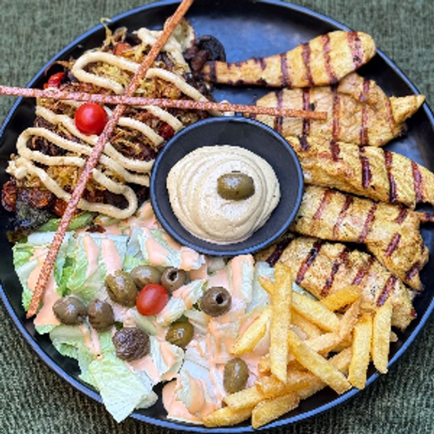 ۲۵۰ گرم فیله گریل،پوره سیب زمینی ، سبزیجات گریل
