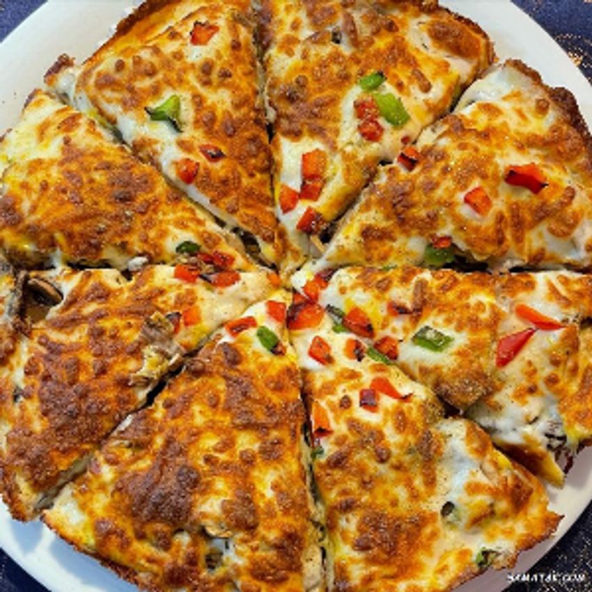 ژامبون مرغ.ژامبون گوشت.قارچ.پنیر ترکیبی.ذرت.سس مخصوص 