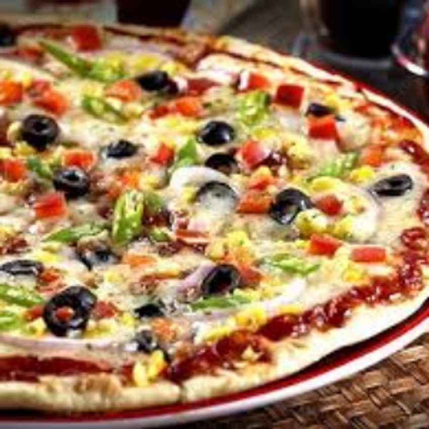 خوراک سبزیجات.قارچ.پنیر ترکیبی.ذرت.سس مخصوص