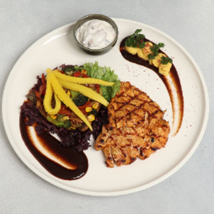 200 گرم مرغ مرینت شده گریل + سبزیجات میکس + سس قارچ