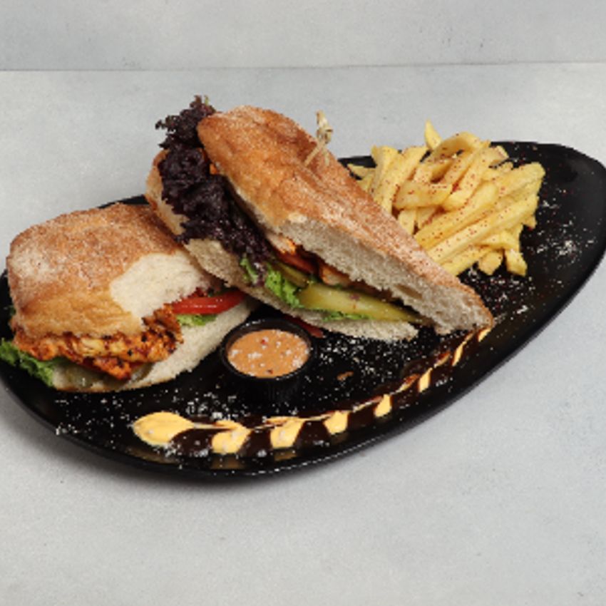 ۲۰۰ گرم مرغ مرینیت شده + سس پستو + قارچ و پنیر