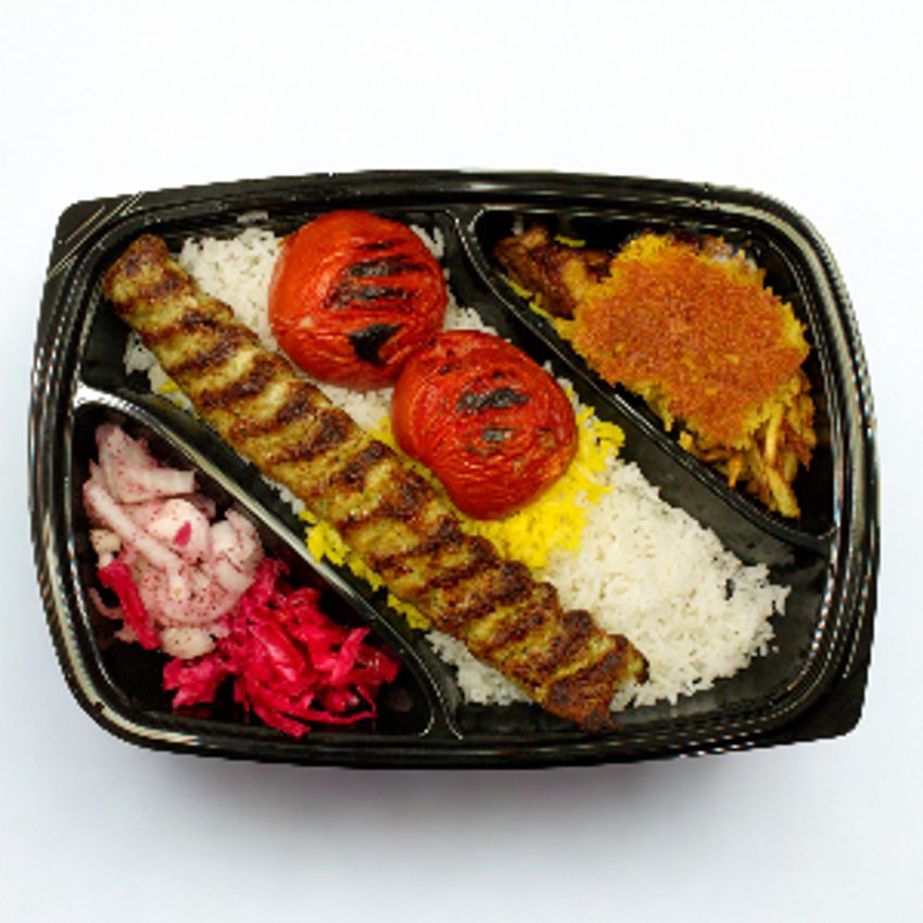 یک سیخ کباب کوبیده مرغ ۱۴۰ گرمی + ۳۰۰ گرم برنج سفید ایرانی به همراه دورچین