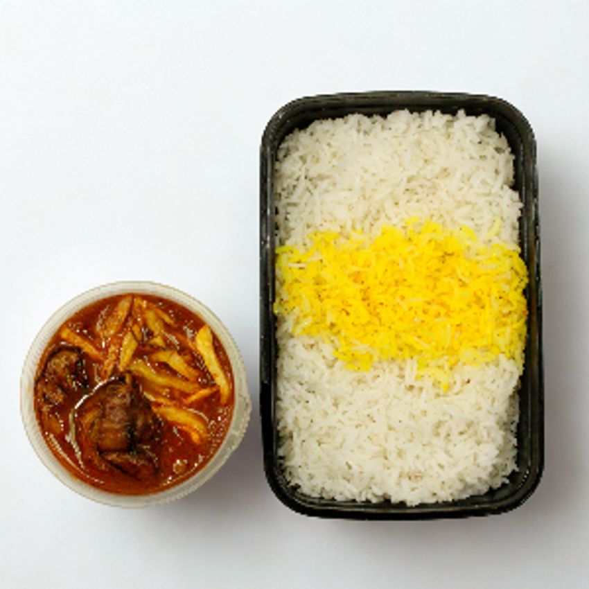 ۲۵۰ گرم خورشت قیمه حاوی۶۰ گرم گوشت(۲ تکه)
۳۰۰ گرم برنج سفید ایرانی