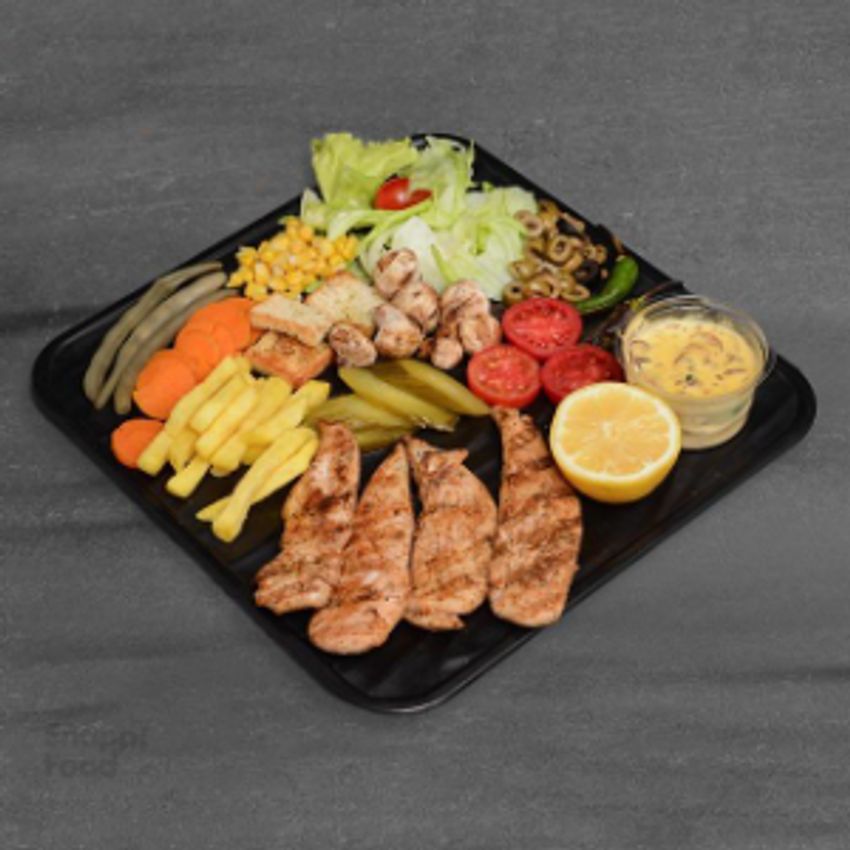 4 عدد فیله مرغ گریل/سیب زمینی/سبزیجات/سس قارچ