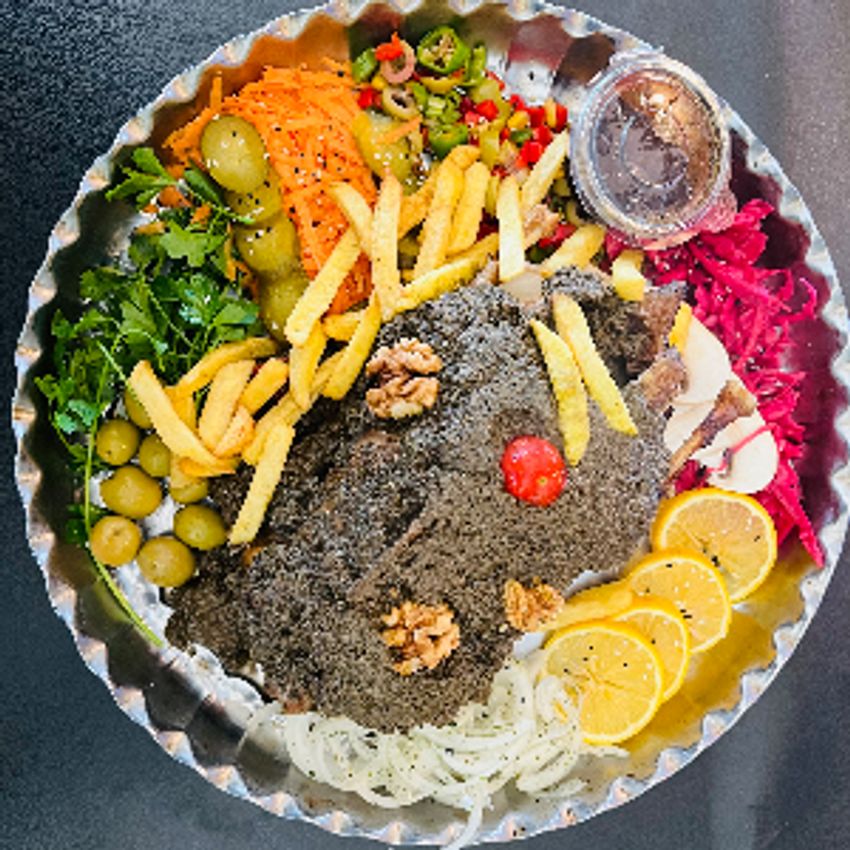 اردک 1 کیلویی .دو عدد کته زعفرانی .دورچین مخصوص .مواد شکم پر