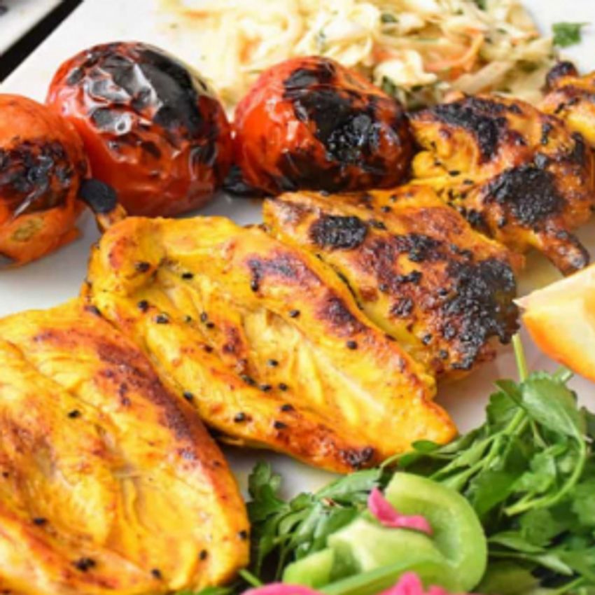 جوجه 320گرمی(سینه،ران،کتف،بال)همراه با دورچین