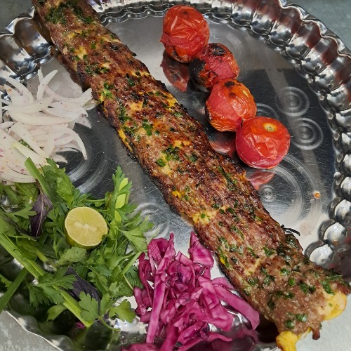 کباب دو رو
که یکطرف آن جوجه ی بی استخوان 
وطرف دیگر کوبیده هستش